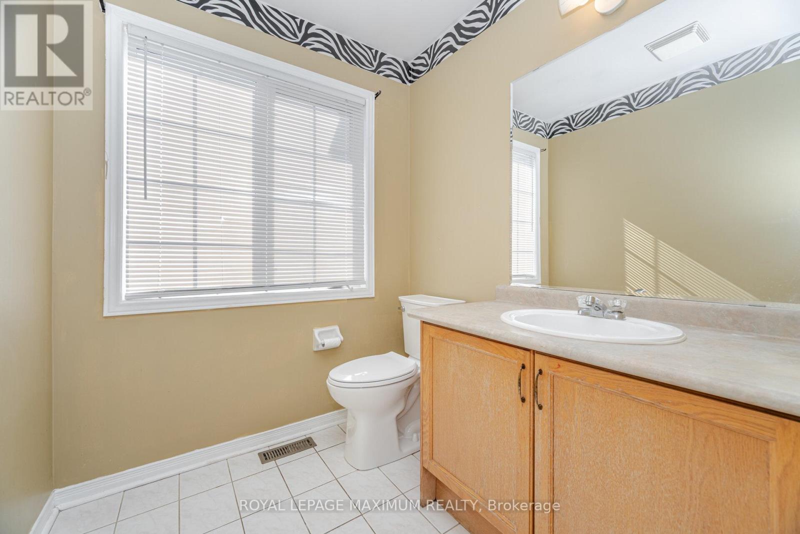 85 RONAN CRESCENT - 32