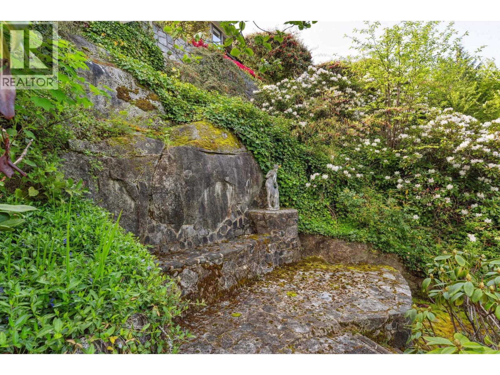 5207 ASPEN DRIVE, West Vancouver