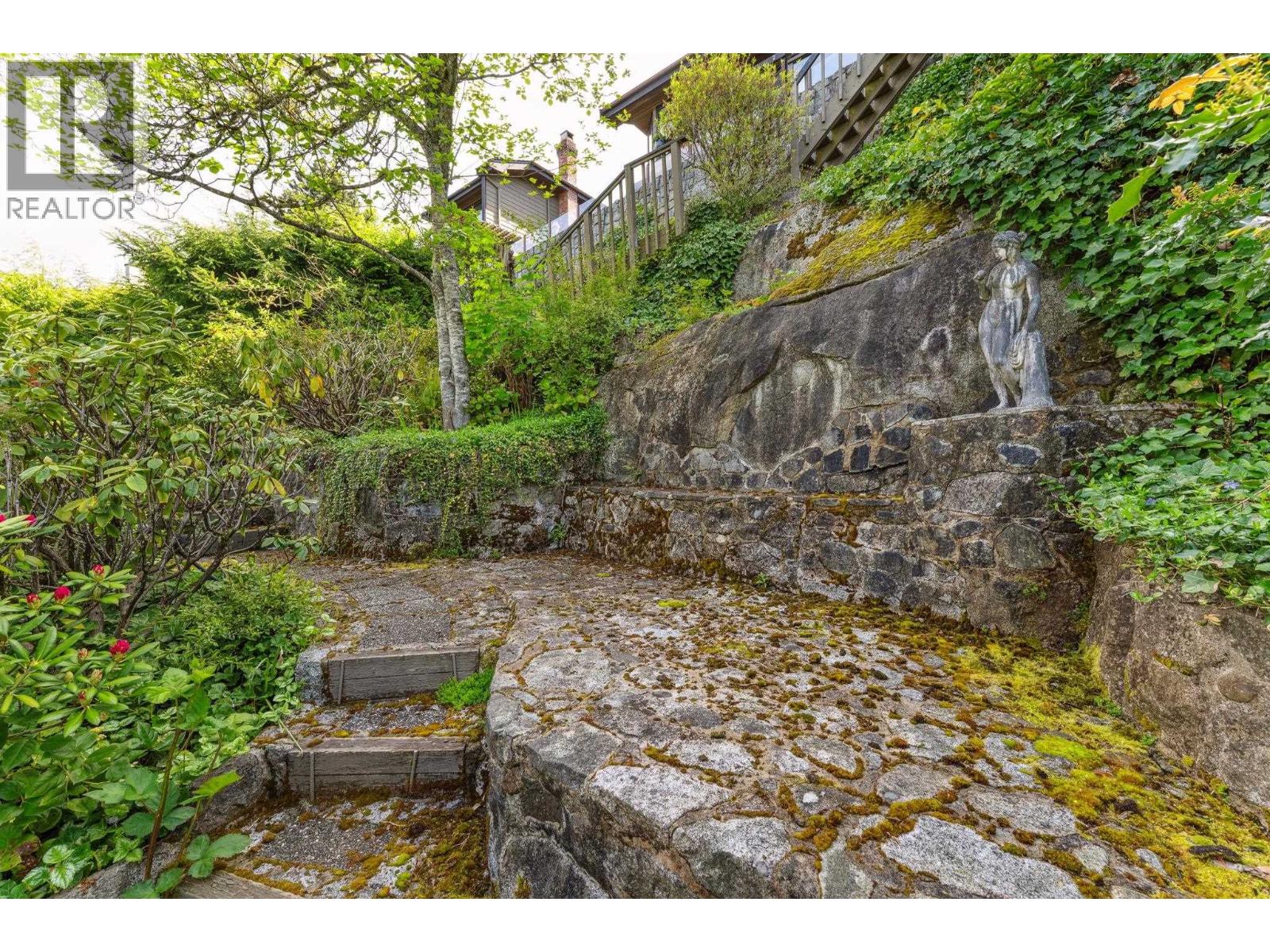 5207 ASPEN DRIVE, West Vancouver