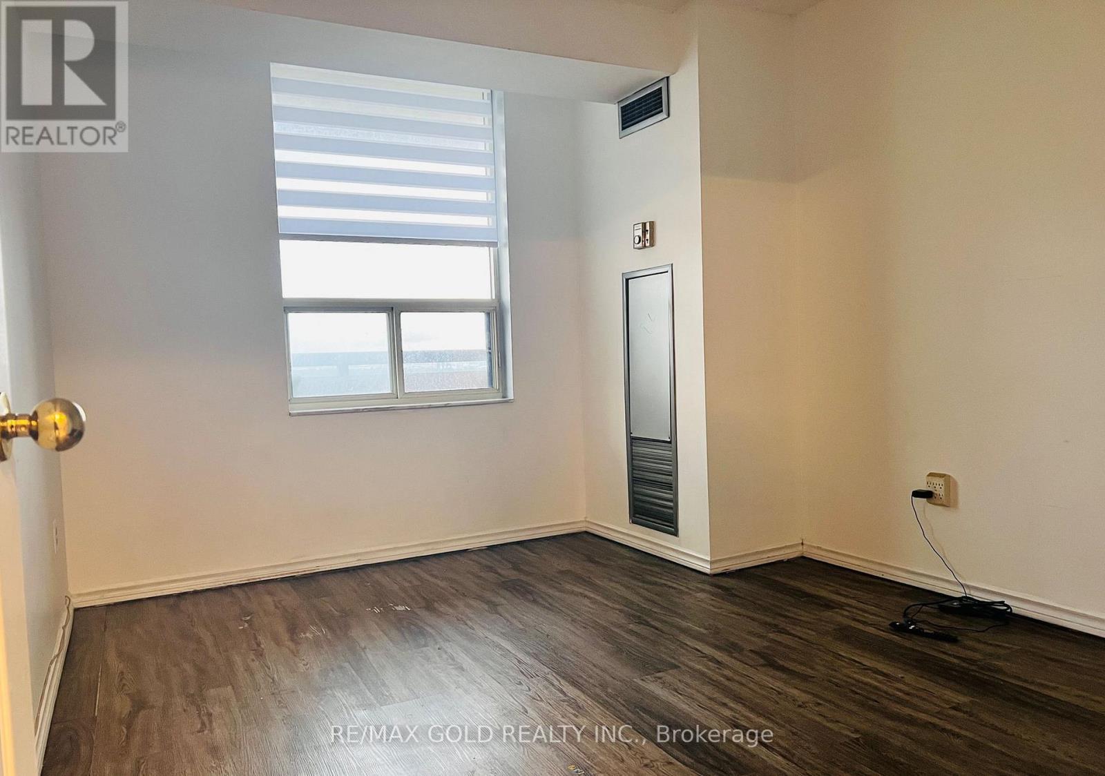 #1504 10 MALTA AVENUE - 18