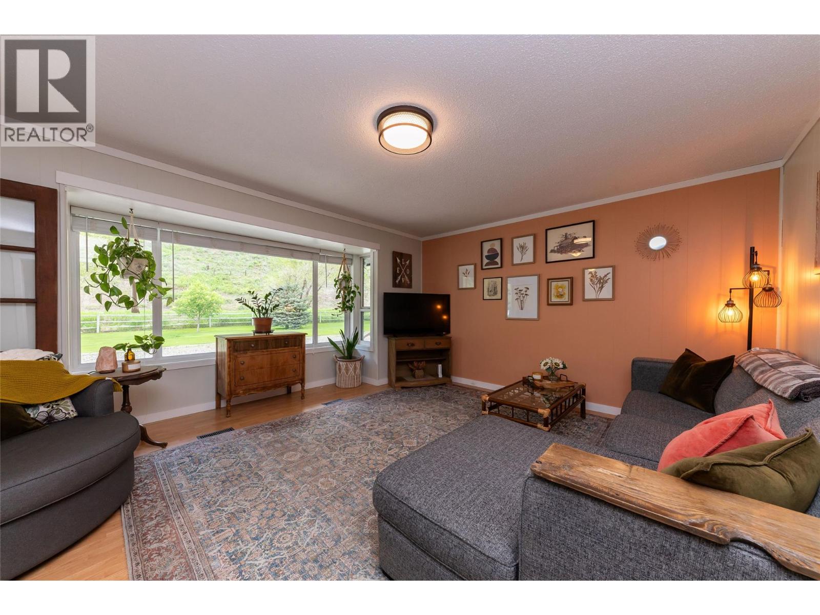 3602 Kamloops Vernon Highway, Monte Lake