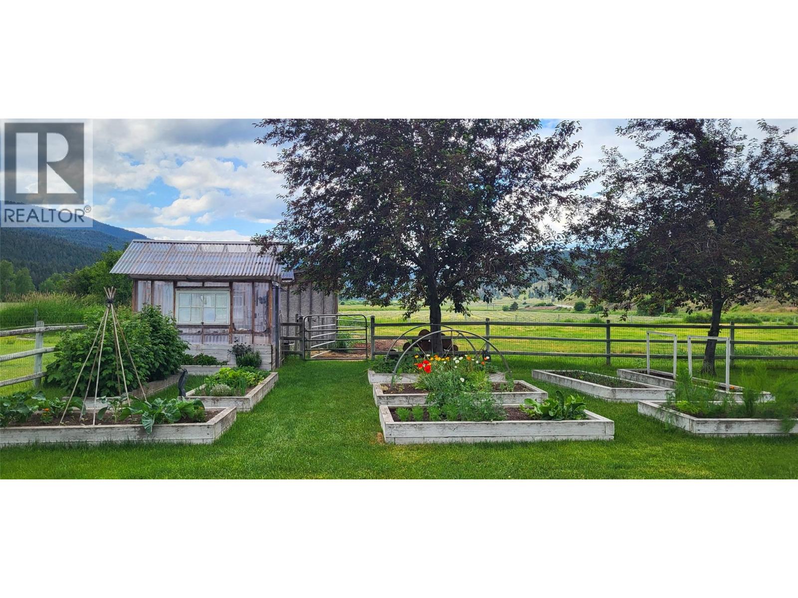 3602 Kamloops Vernon Highway, Monte Lake