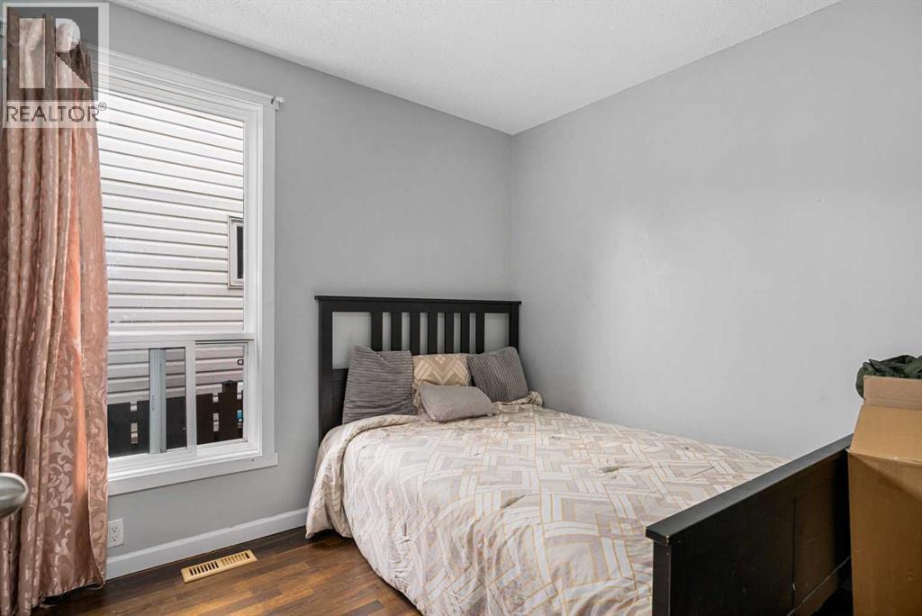 Single Family House Bungalow for Sale in  Templewood Road NE Temple Calgary 