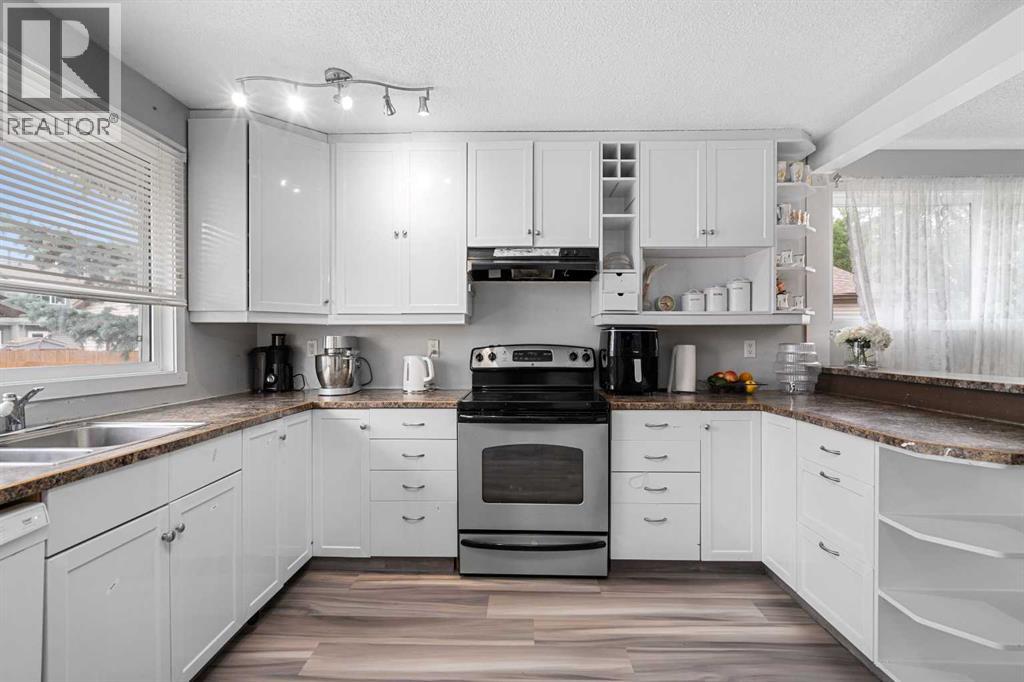 Single Family House Bungalow for Sale in  Templewood Road NE Temple Calgary 