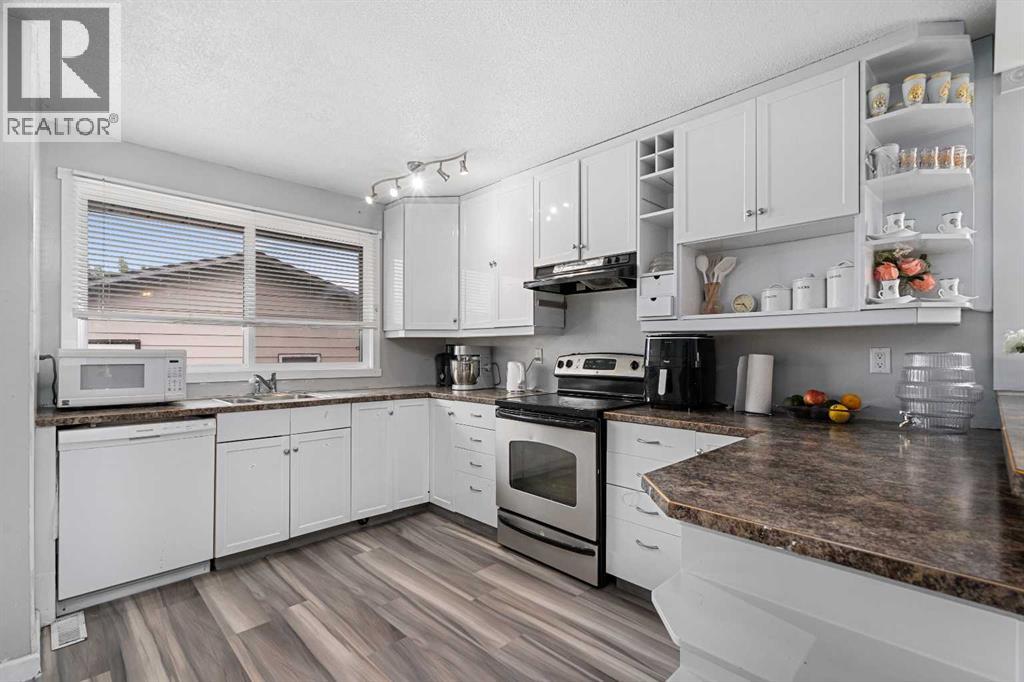 Single Family House Bungalow for Sale in  Templewood Road NE Temple Calgary 