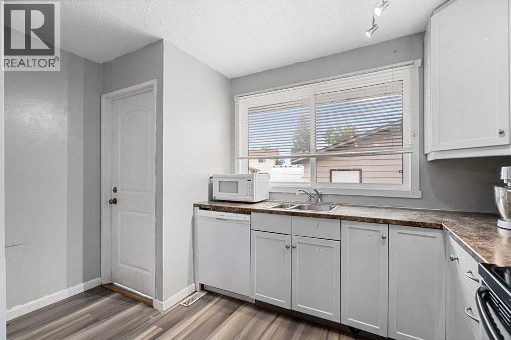 Single Family House Bungalow for Sale in  Templewood Road NE Temple Calgary 