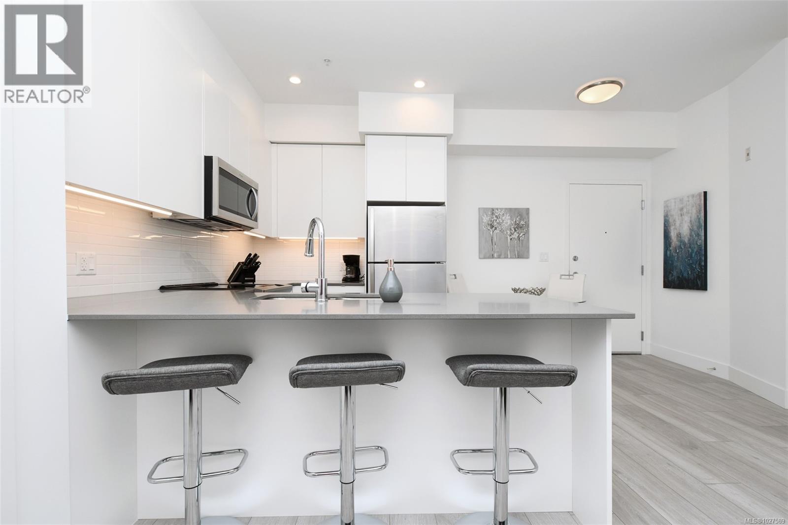 101 991 McKenzie Avenue, Saanich