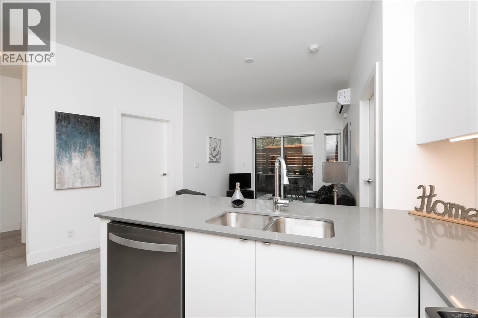 101 991 McKenzie Avenue, Saanich