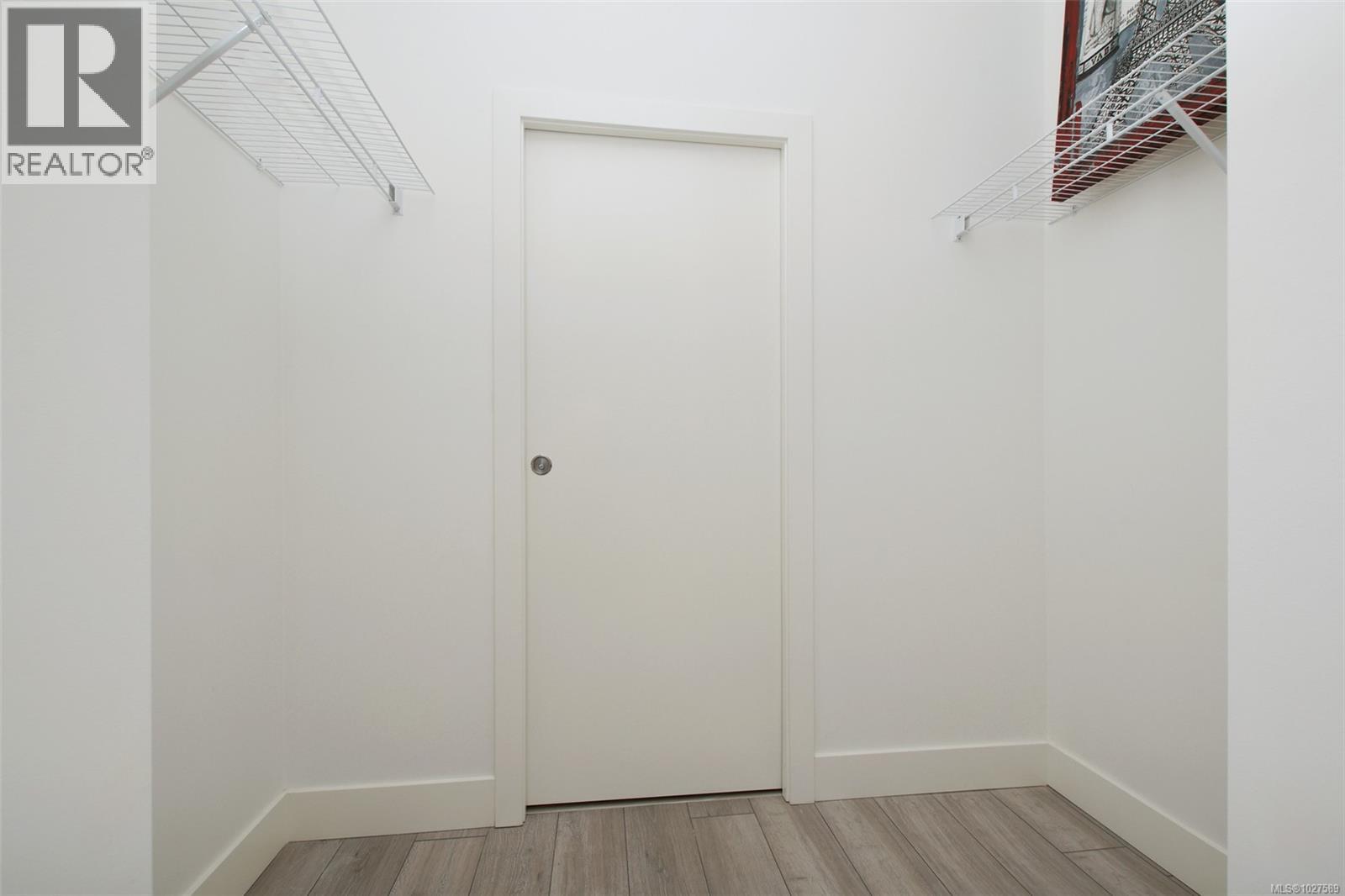 101 991 McKenzie Avenue, Saanich