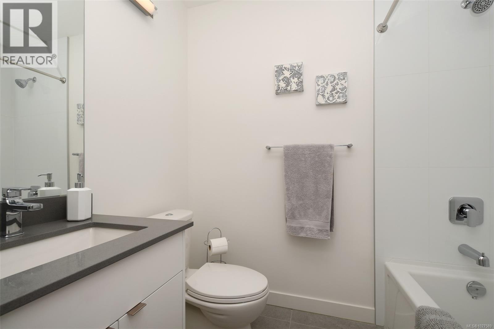 101 991 McKenzie Avenue, Saanich