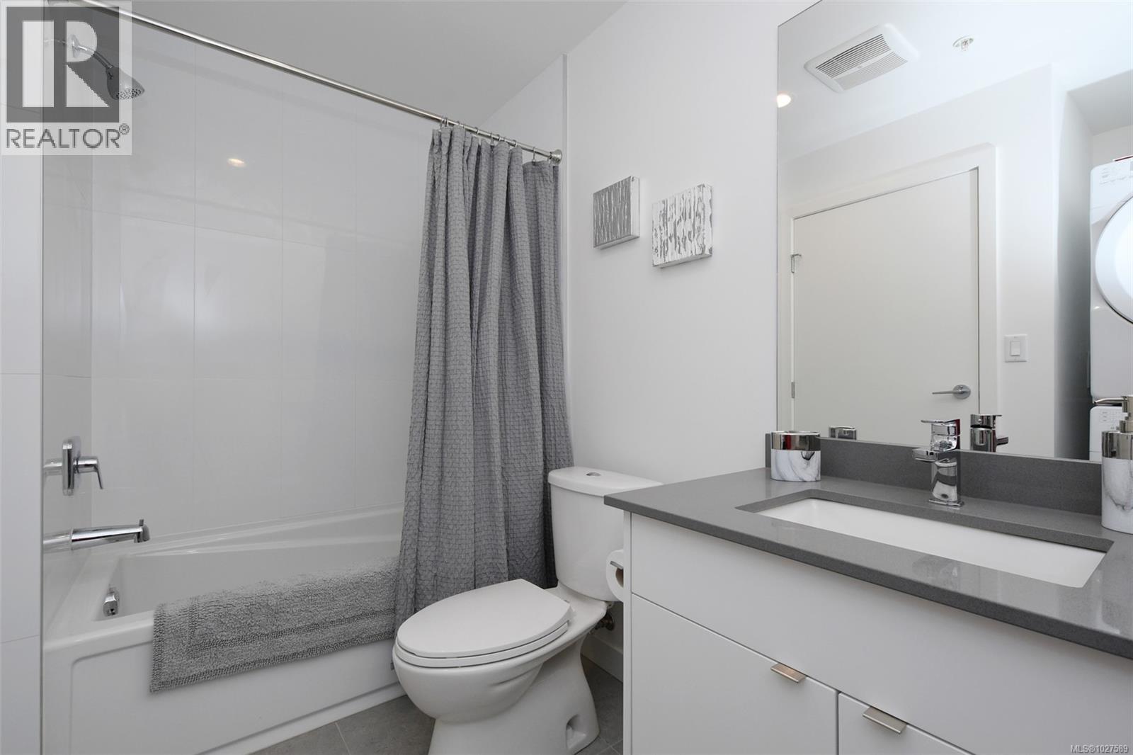 101 991 McKenzie Avenue, Saanich