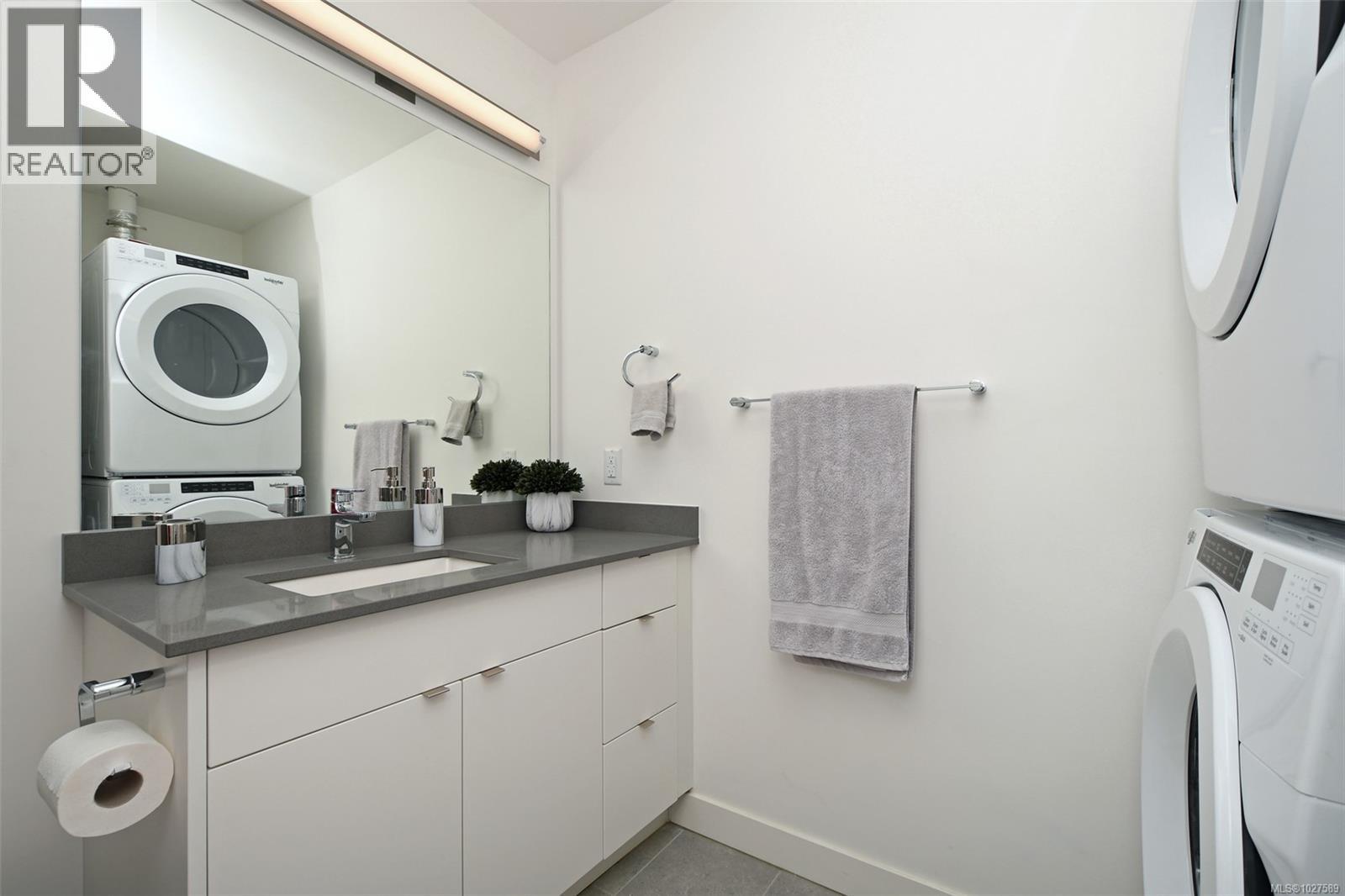 101 991 McKenzie Avenue, Saanich