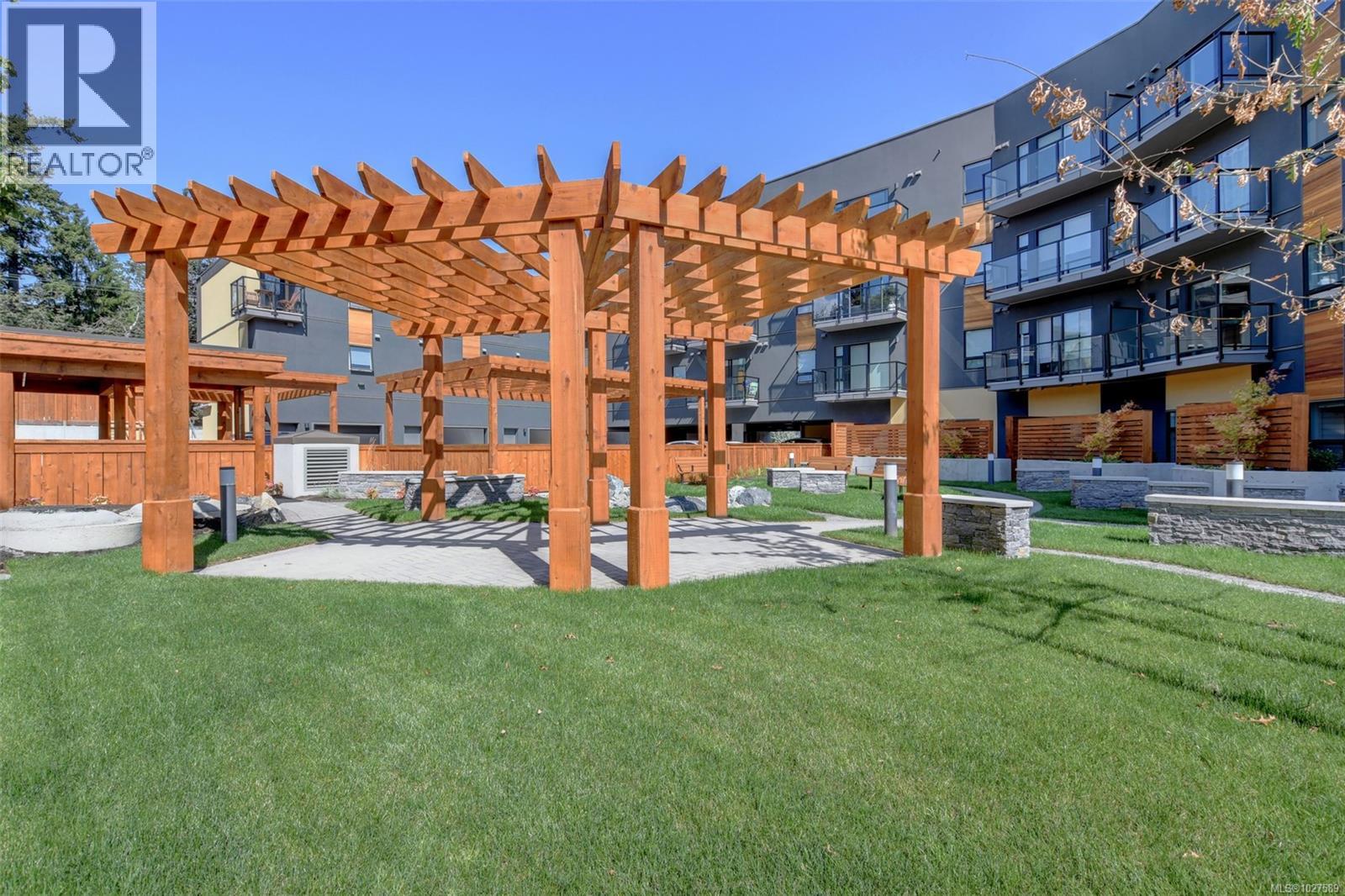 101 991 McKenzie Avenue, Saanich