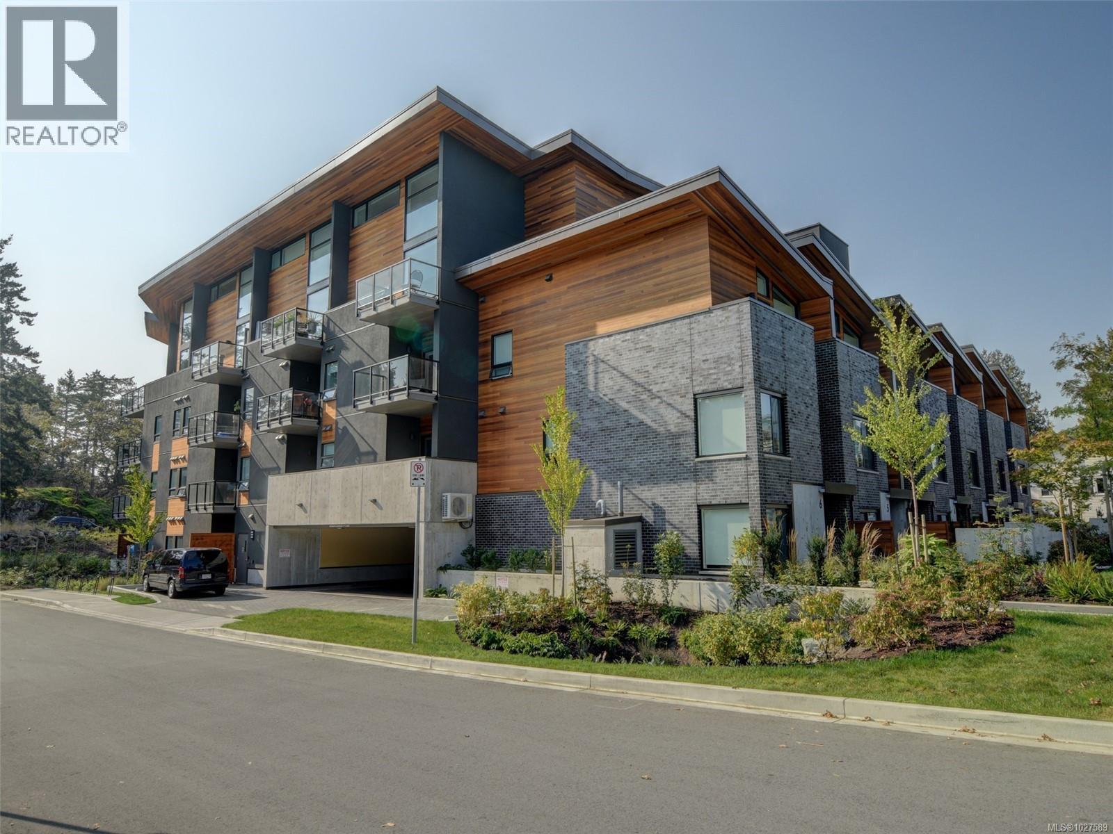 101 991 McKenzie Avenue, Saanich