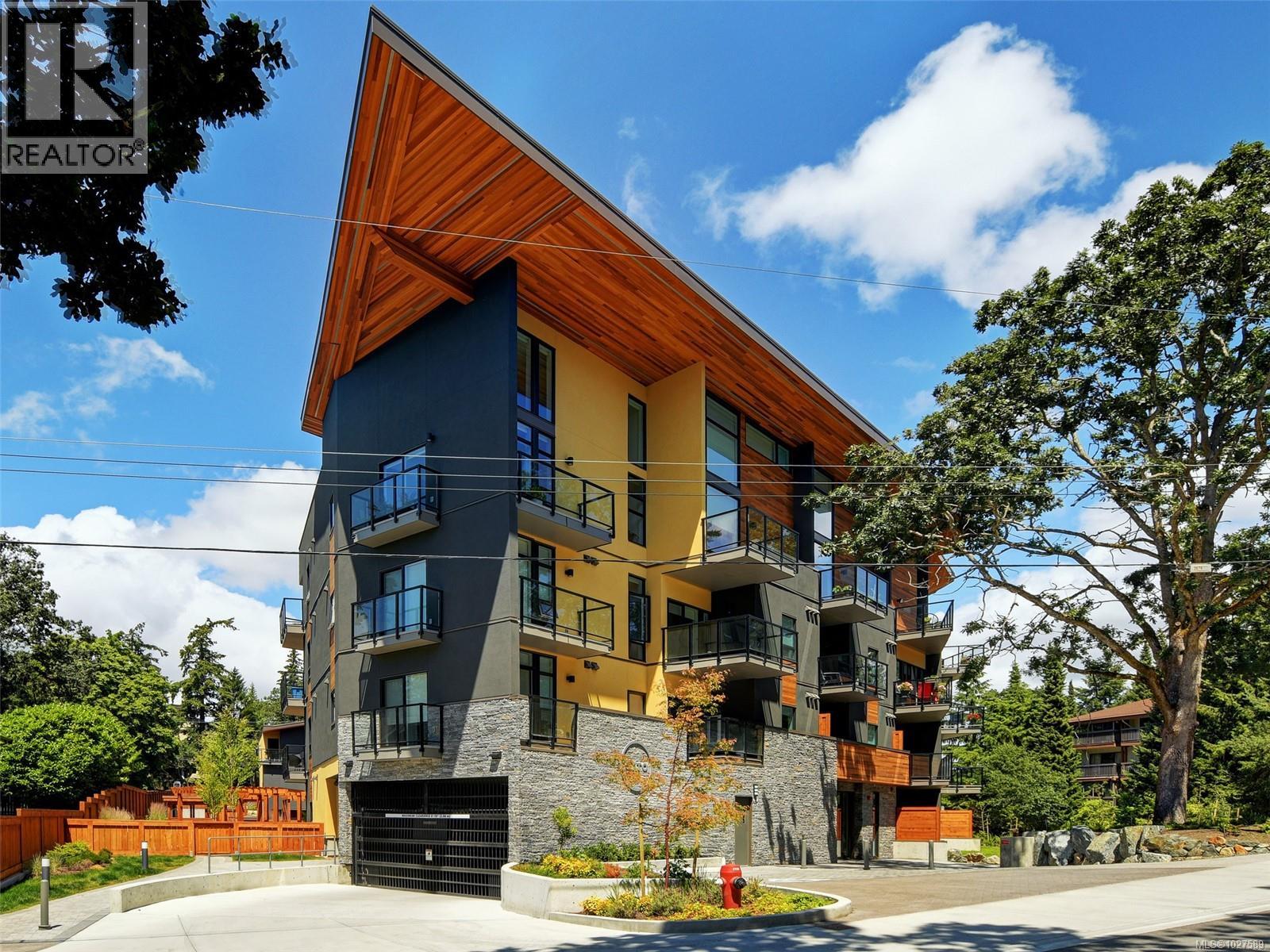 101 991 McKenzie Avenue, Saanich