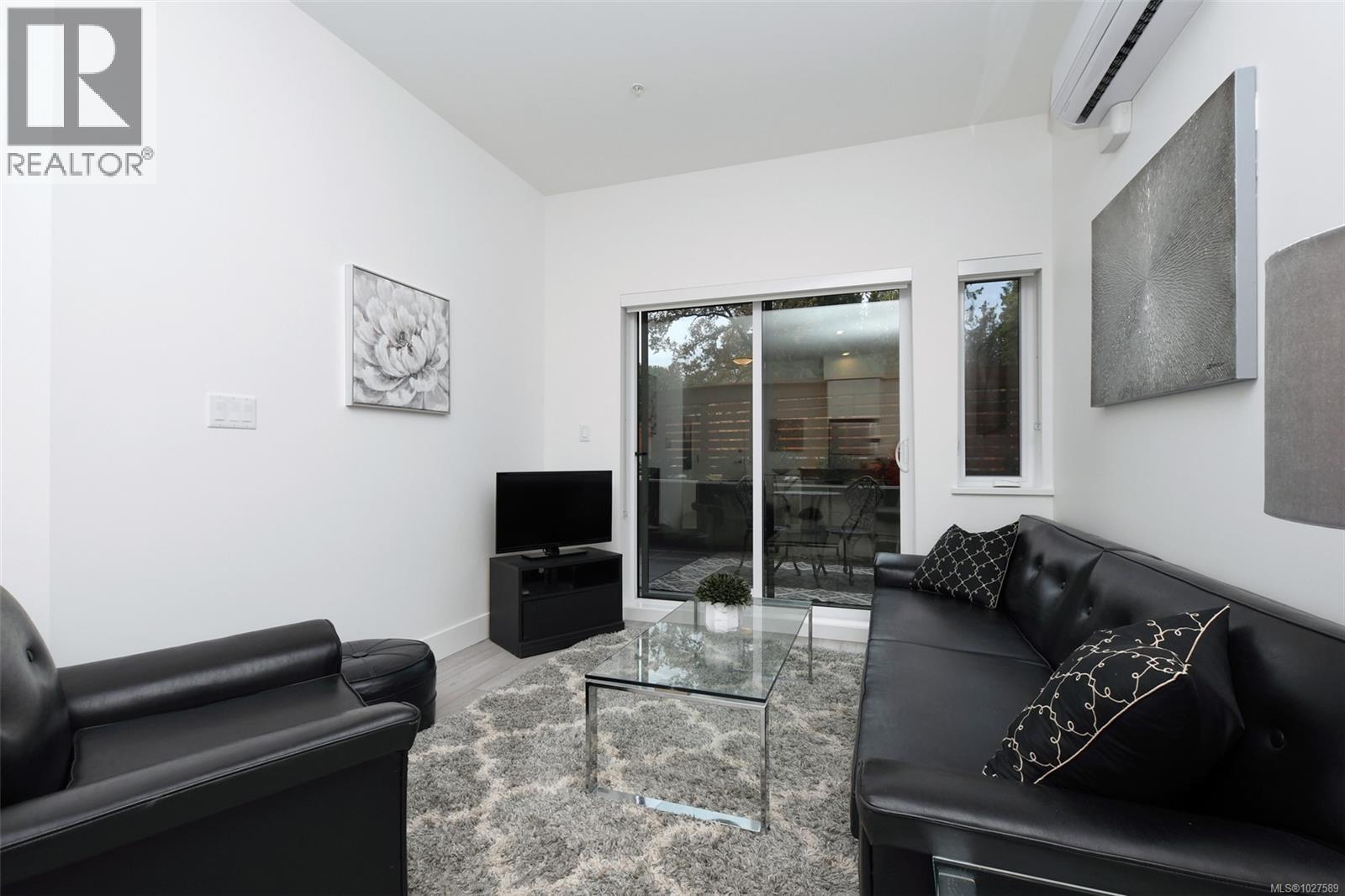 101 991 McKenzie Avenue, Saanich