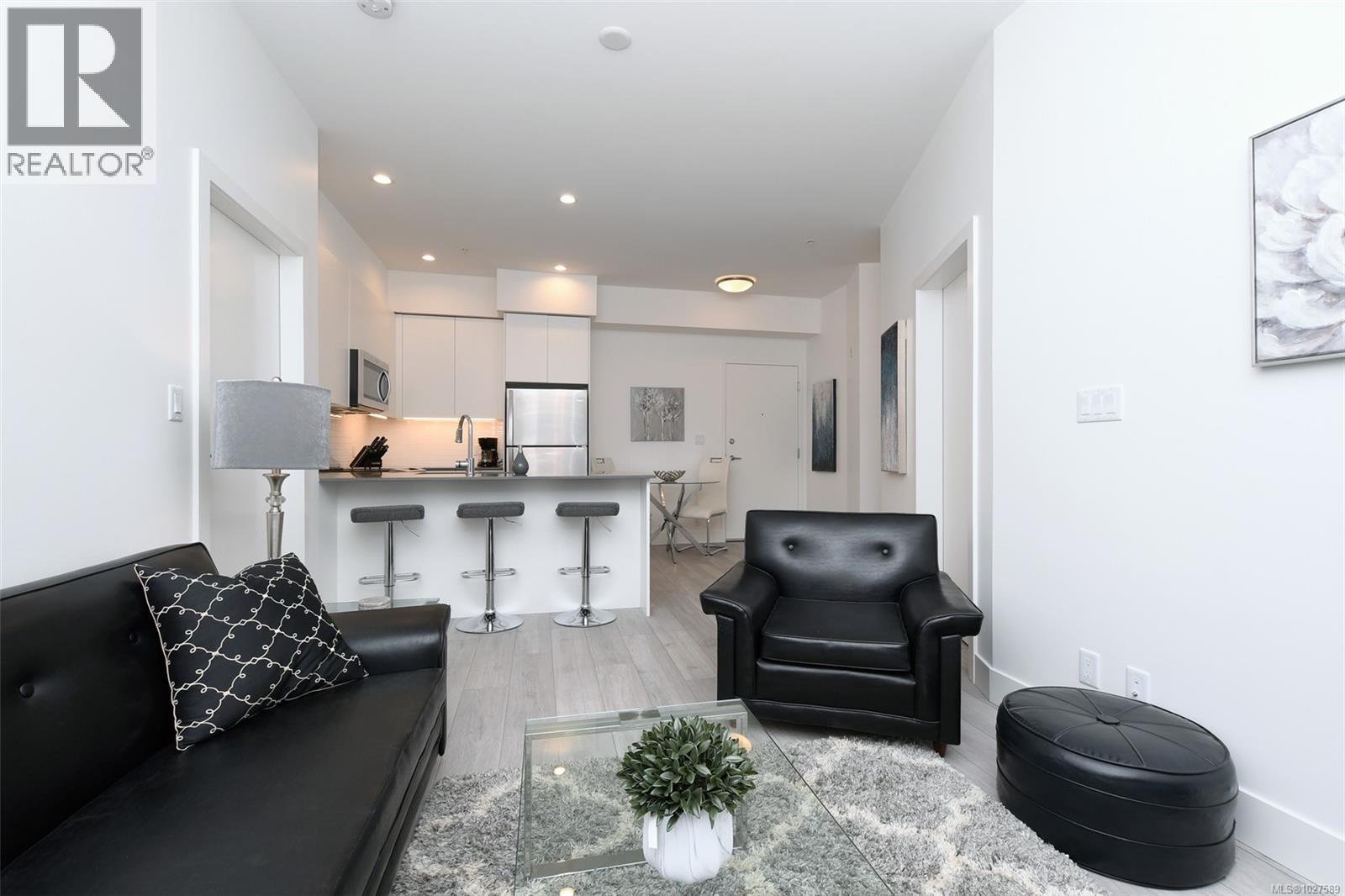 101 991 McKenzie Avenue, Saanich