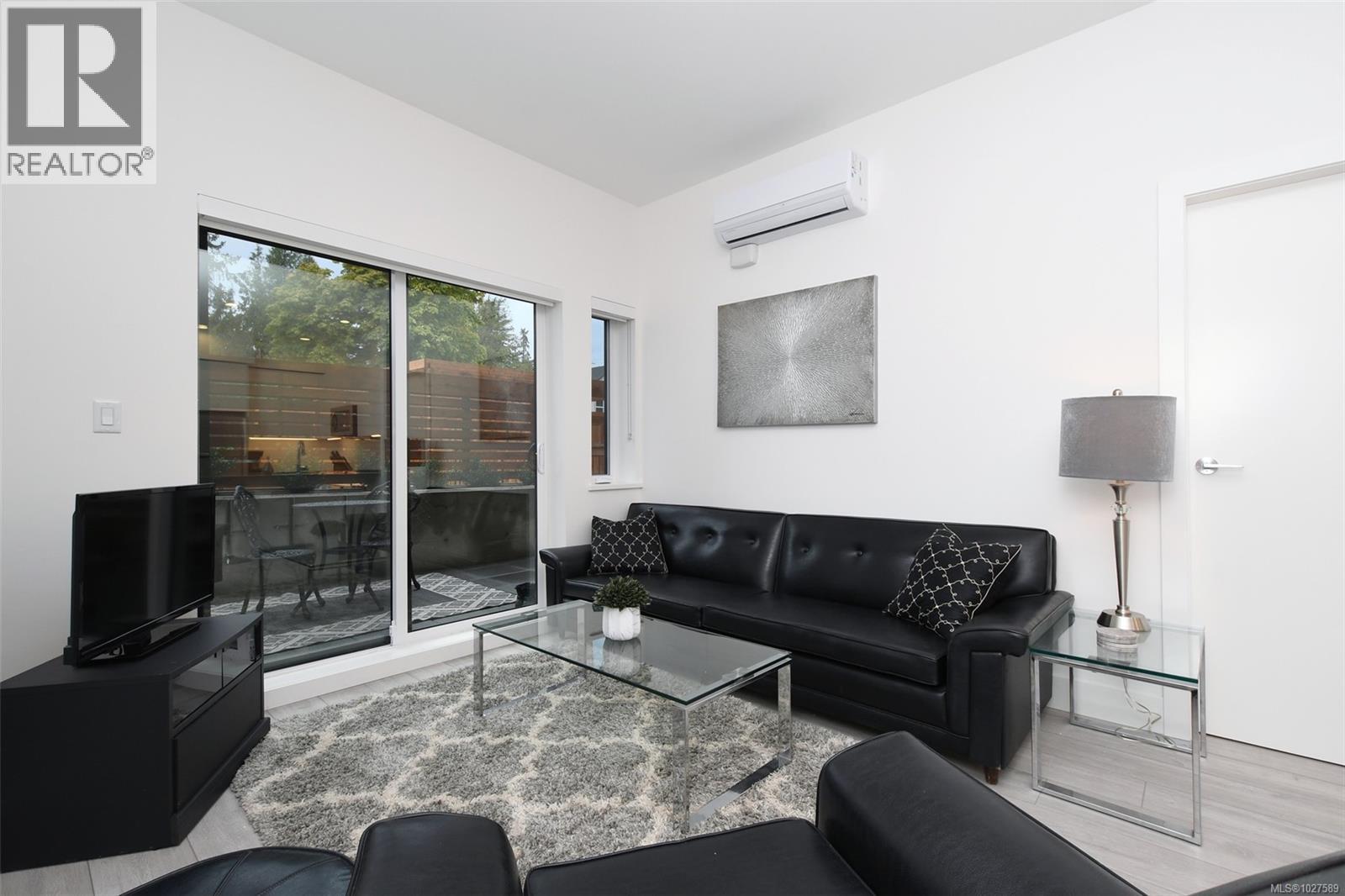 101 991 McKenzie Avenue, Saanich