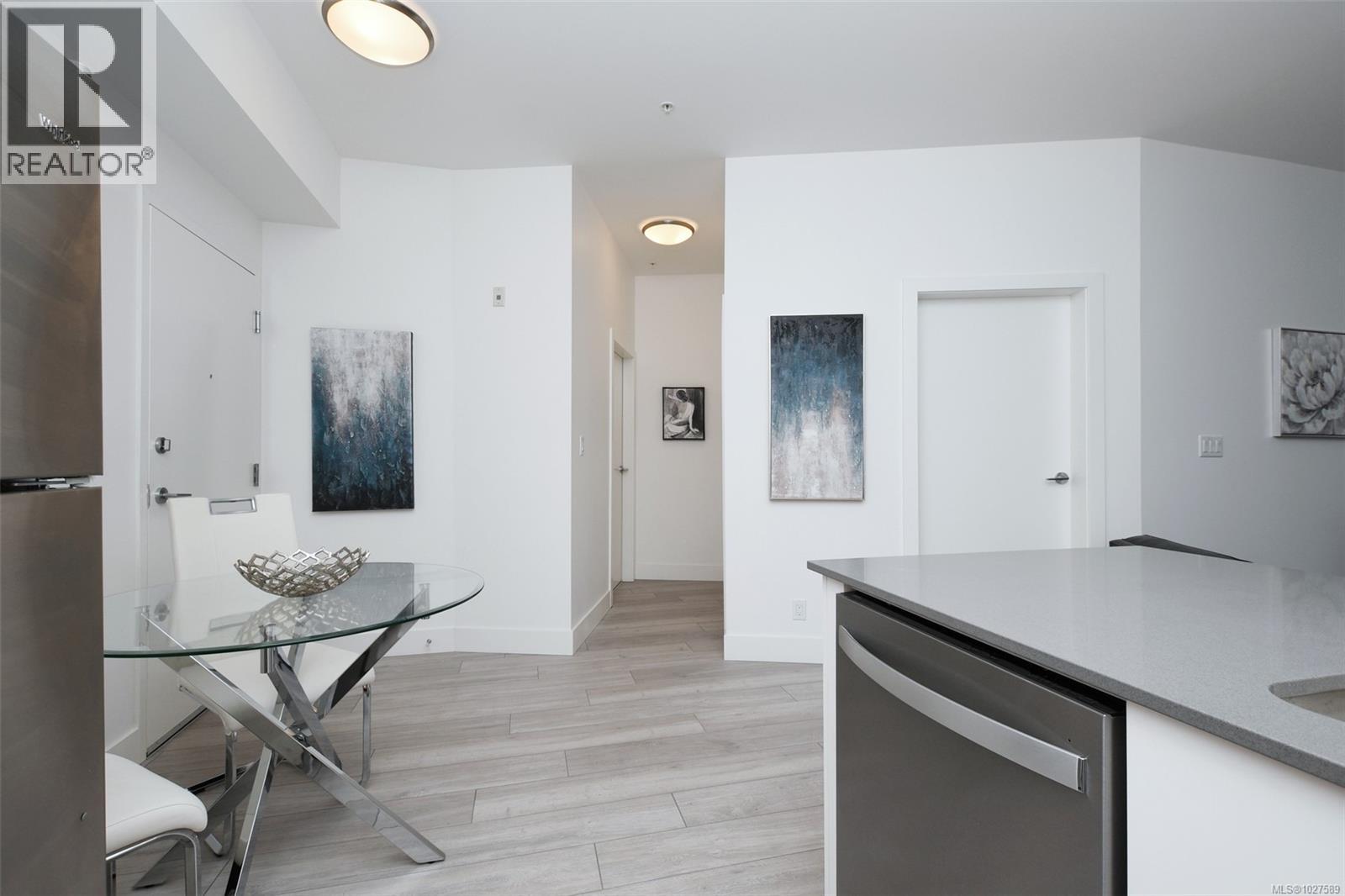 101 991 McKenzie Avenue, Saanich