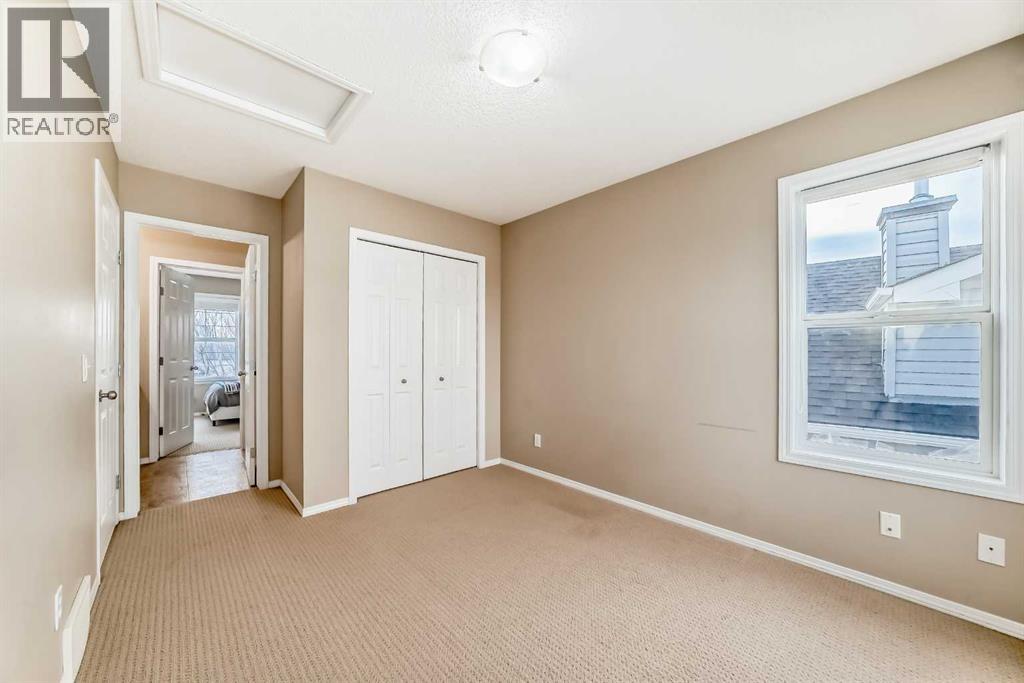 Single Family House for Sale in  Everglen Road SW Evergreen Calgary 