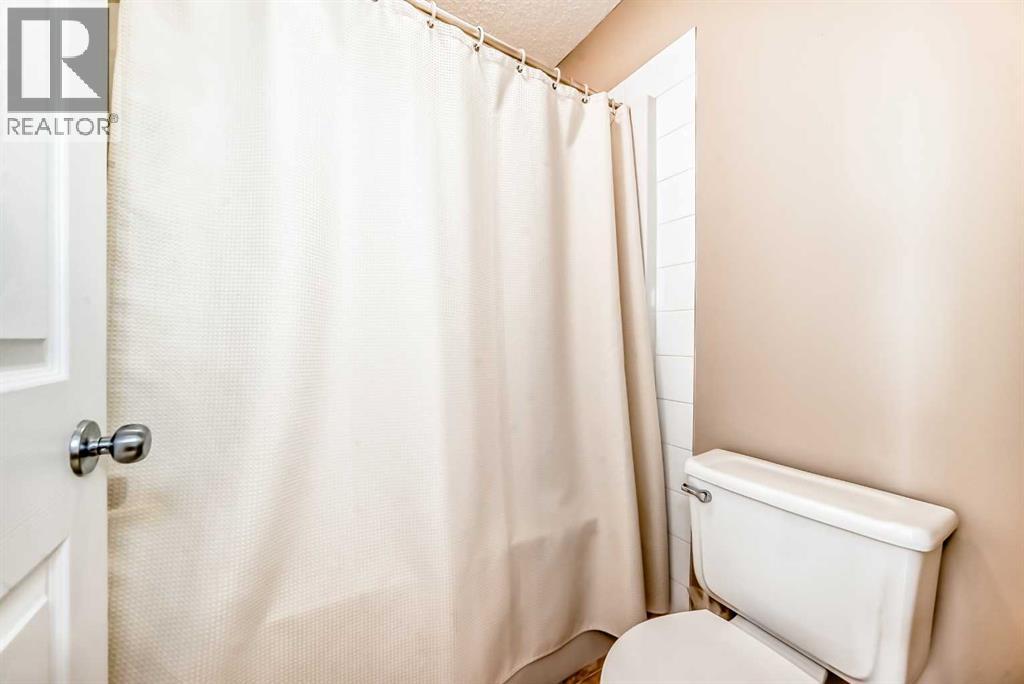 Single Family House for Sale in  Everglen Road SW Evergreen Calgary 