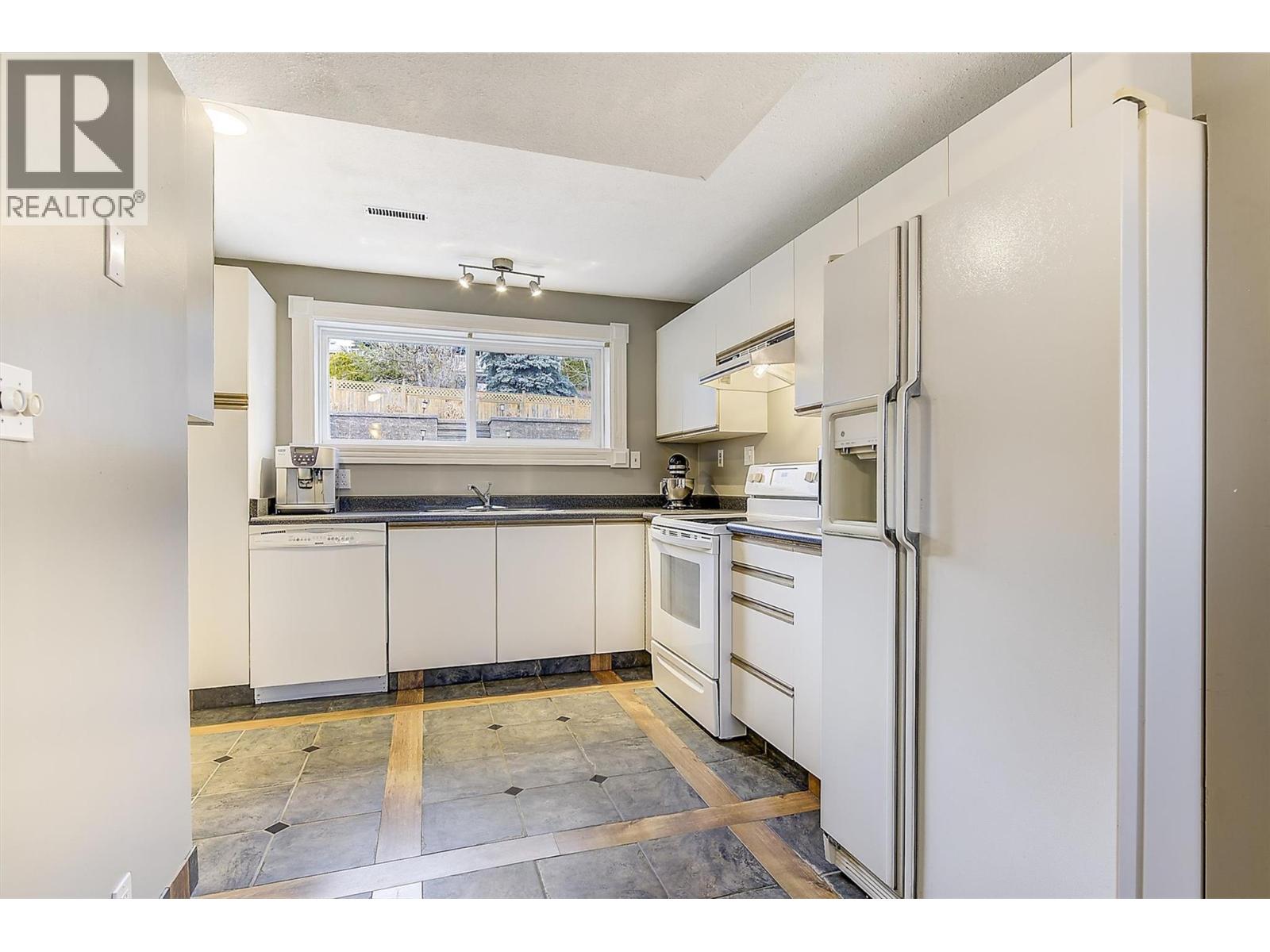  1832 Golbeck Court, Kelowna