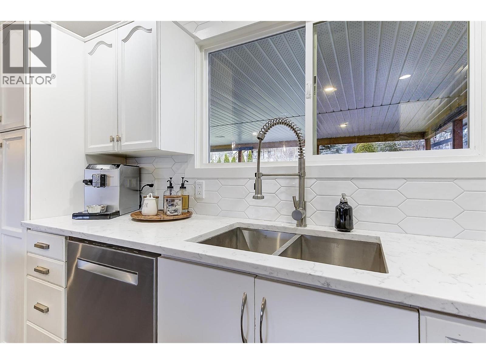  1832 Golbeck Court, Kelowna