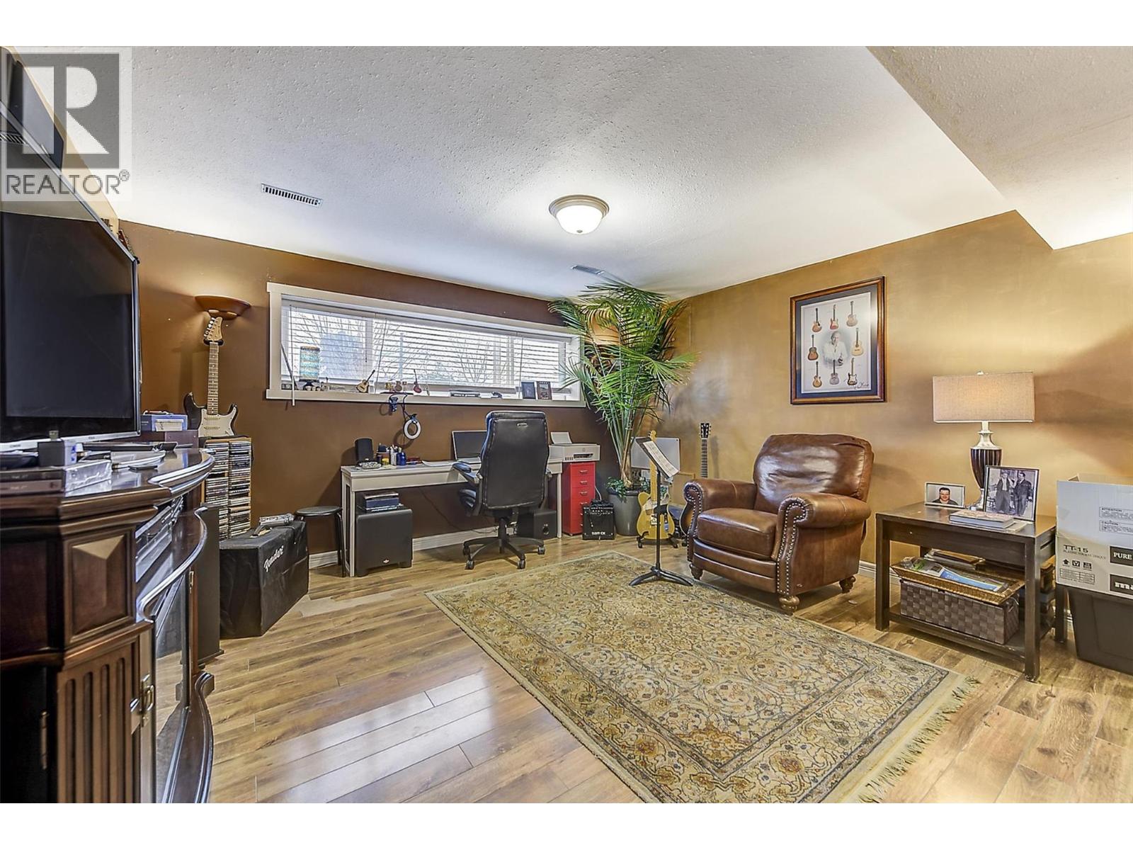  1832 Golbeck Court, Kelowna