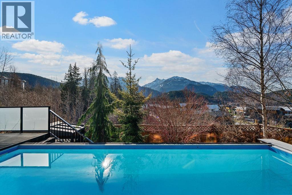 2954 STRANGWAY PLACE, Squamish