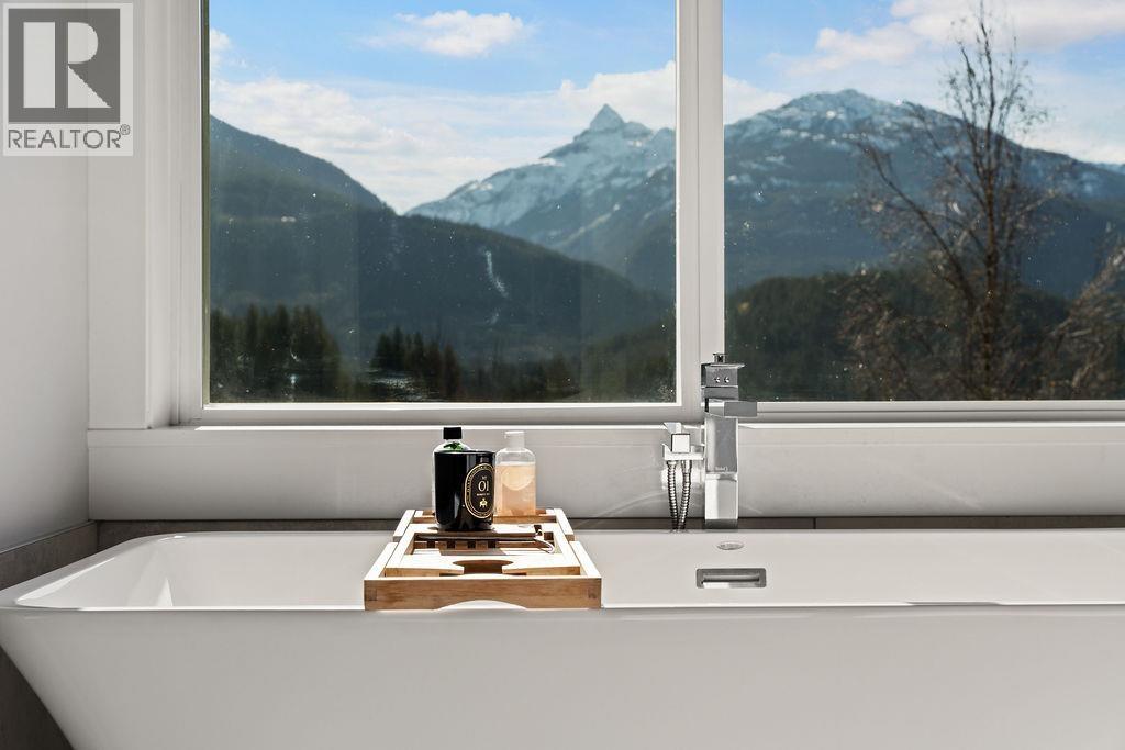 2954 STRANGWAY PLACE, Squamish