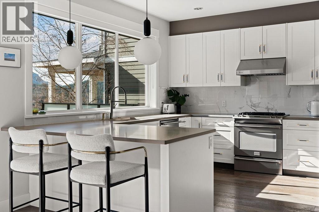 2954 STRANGWAY PLACE, Squamish