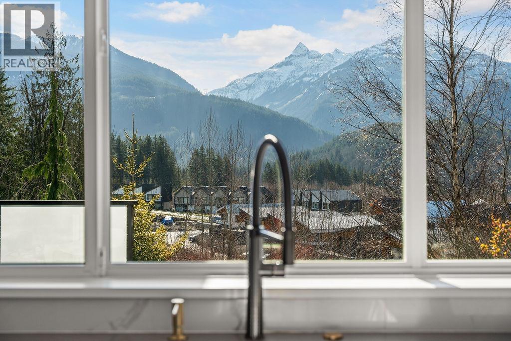 2954 STRANGWAY PLACE, Squamish