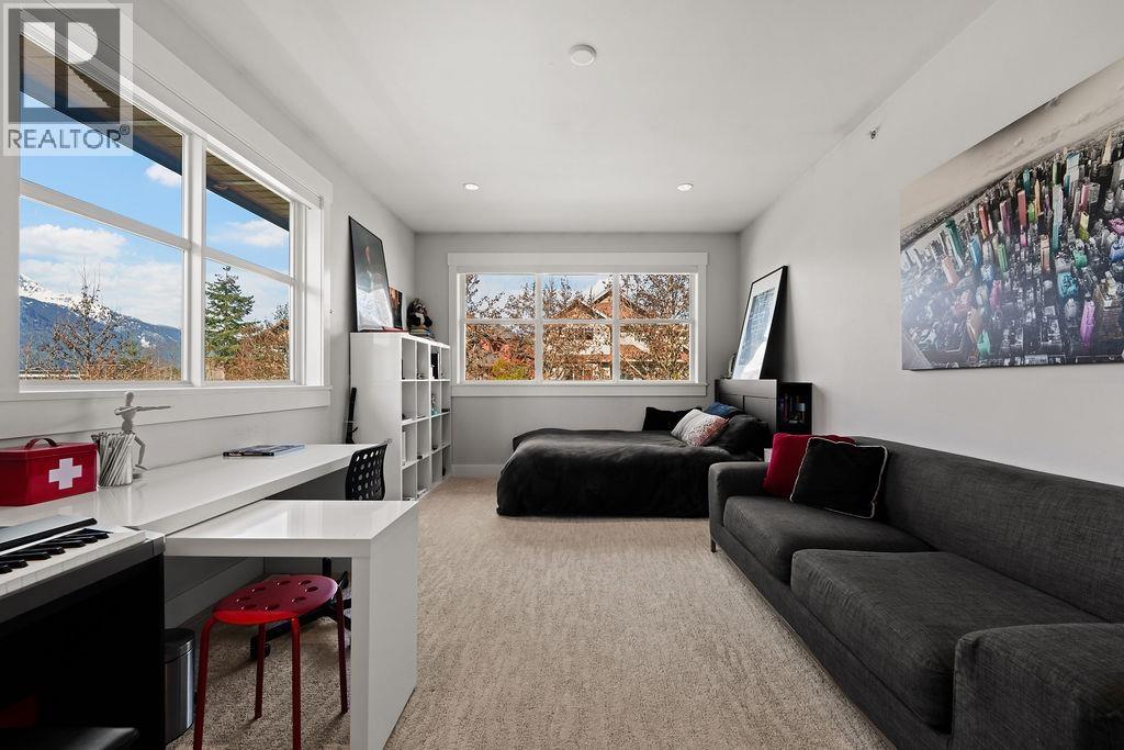 2954 STRANGWAY PLACE, Squamish