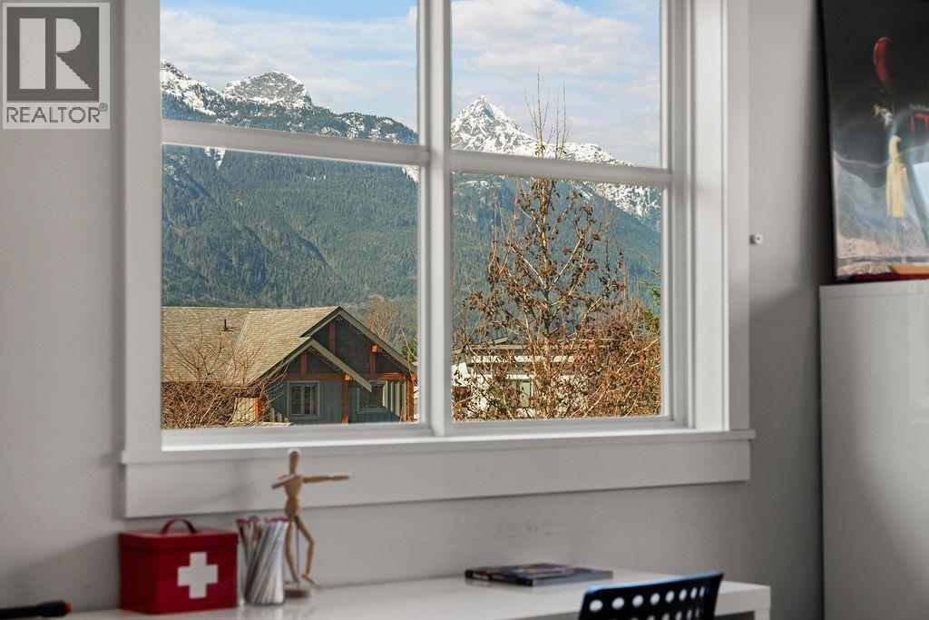 2954 STRANGWAY PLACE, Squamish