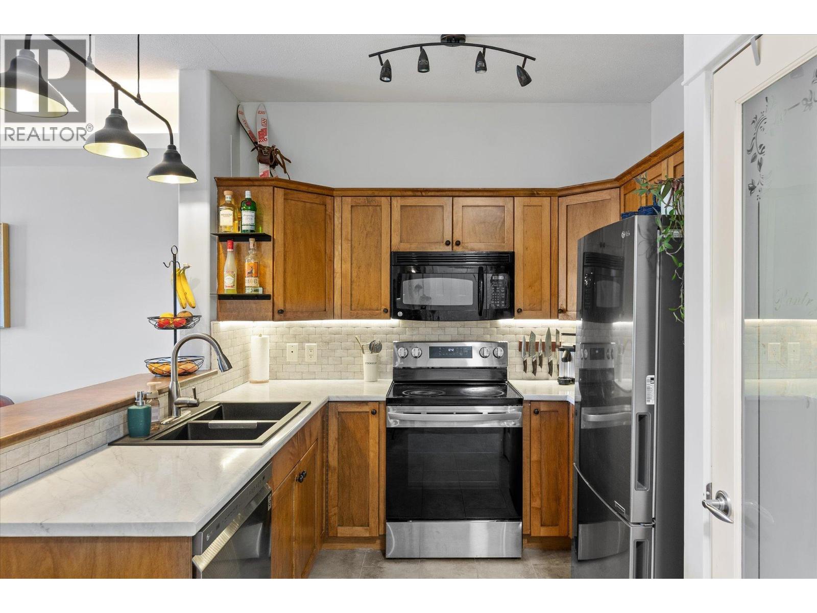 2551 Shoreline Drive Unit# 204, Lake Country