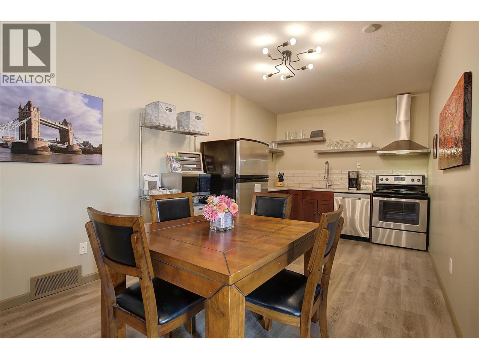 12623 Driftwood Court, Lake Country