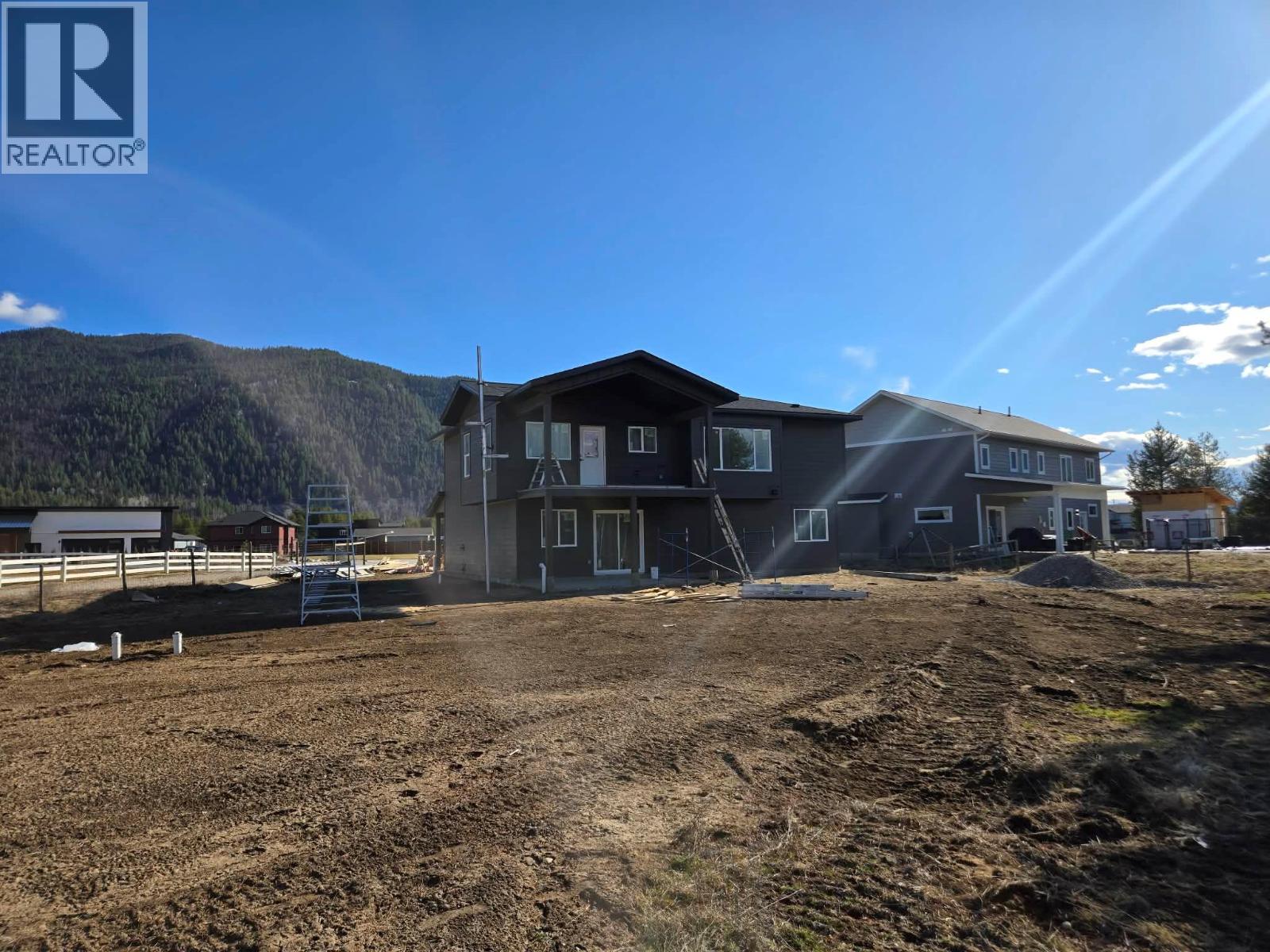 319 ELKVIEW Trail, Castlegar