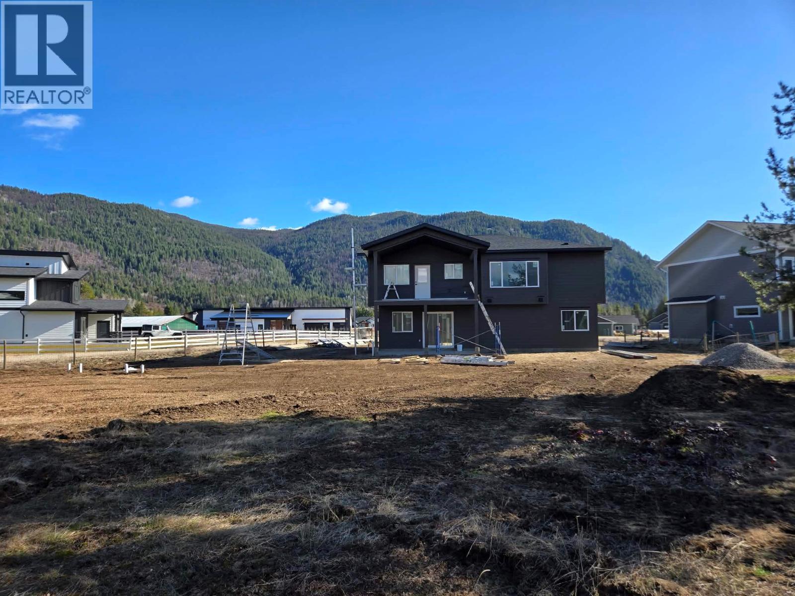 319 ELKVIEW Trail, Castlegar
