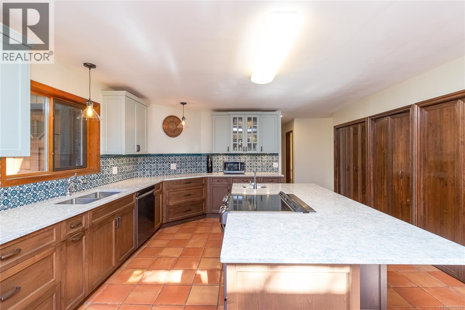 3713 Holland Ave, Cobble Hill