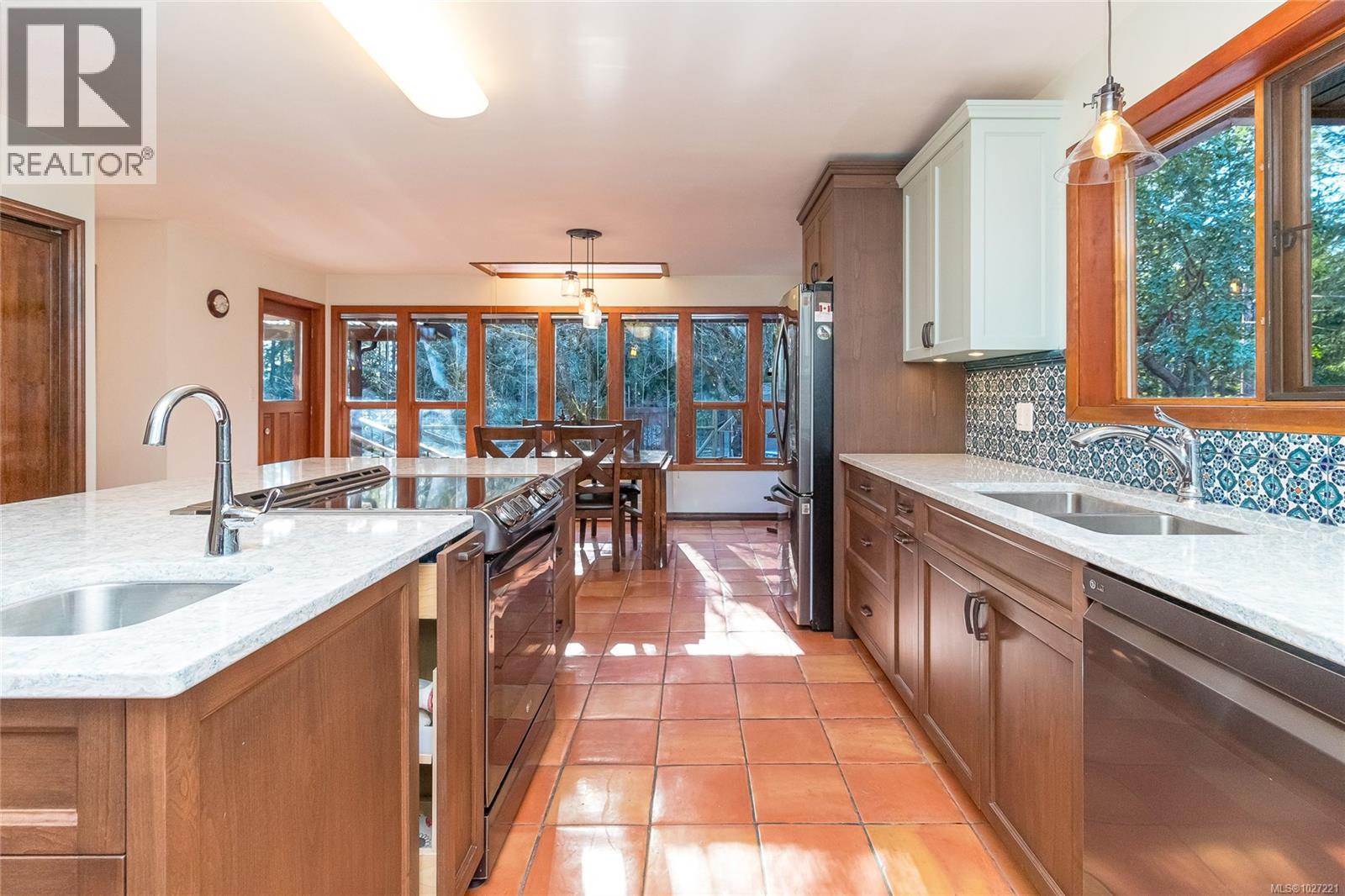 3713 Holland Ave, Cobble Hill