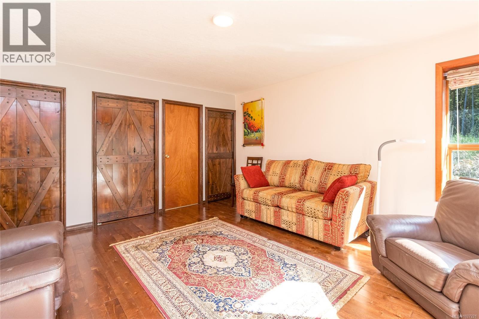 3713 Holland Ave, Cobble Hill