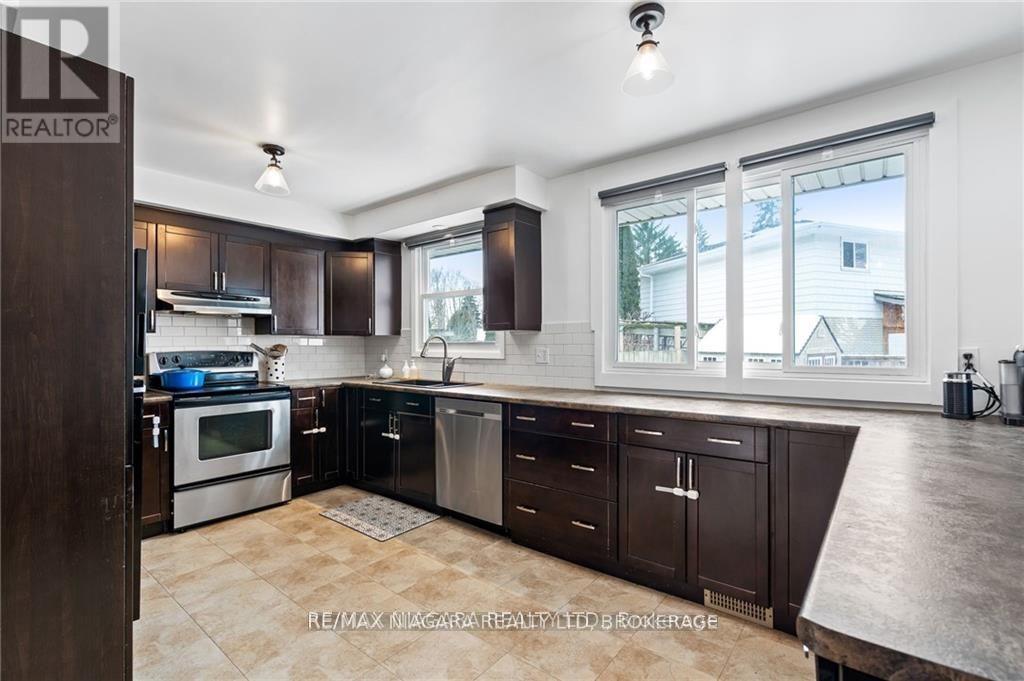 49 ROYAL OAK DRIVE - 10