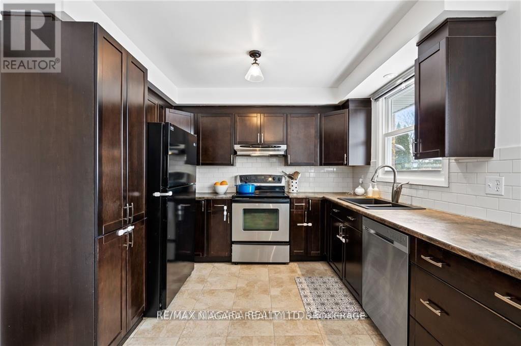 49 ROYAL OAK DRIVE - 11