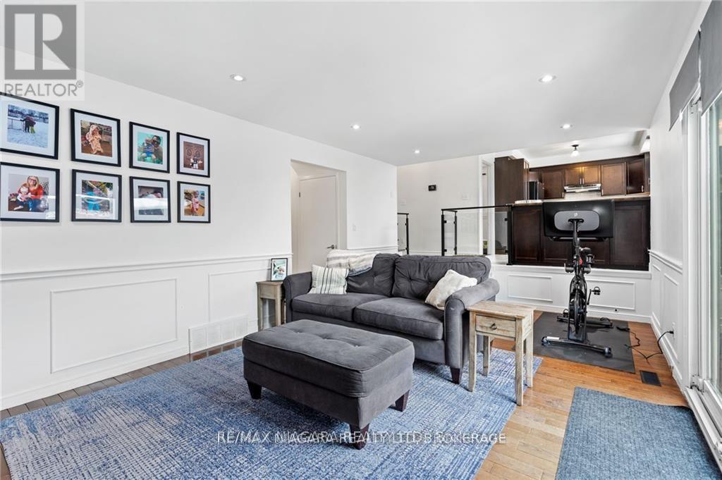 49 ROYAL OAK DRIVE - 16