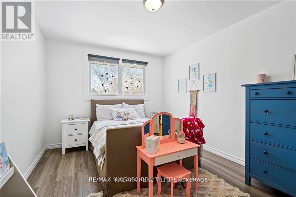 49 ROYAL OAK DRIVE - 20