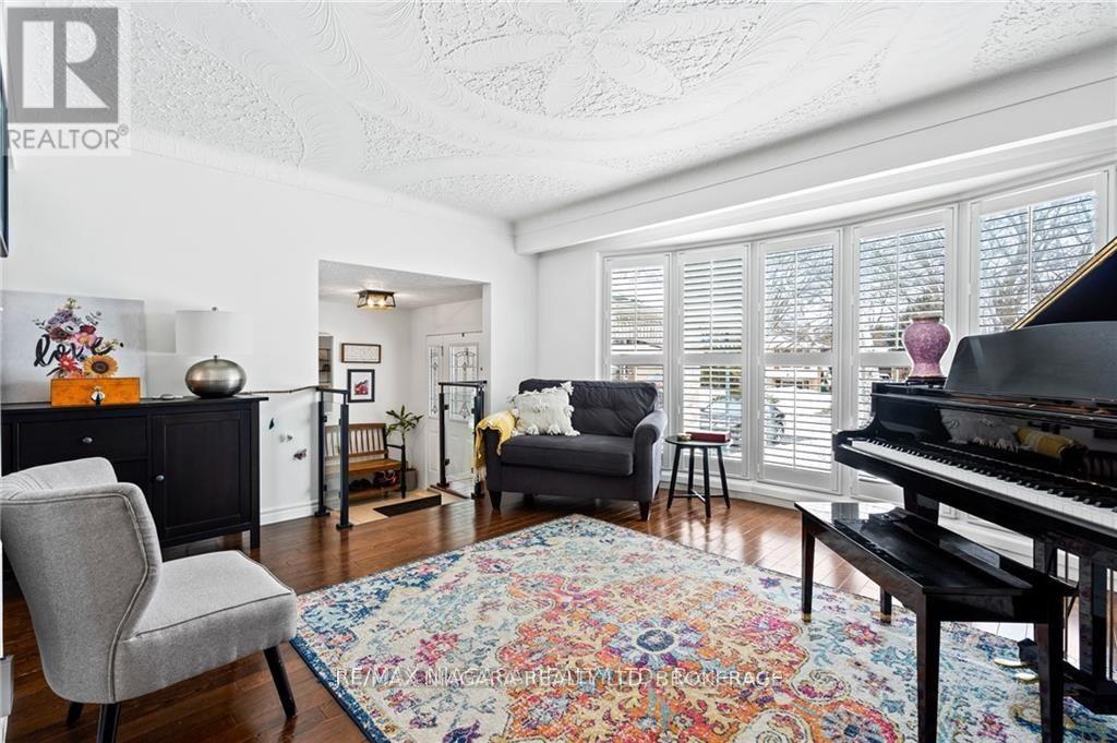 49 ROYAL OAK DRIVE - 5