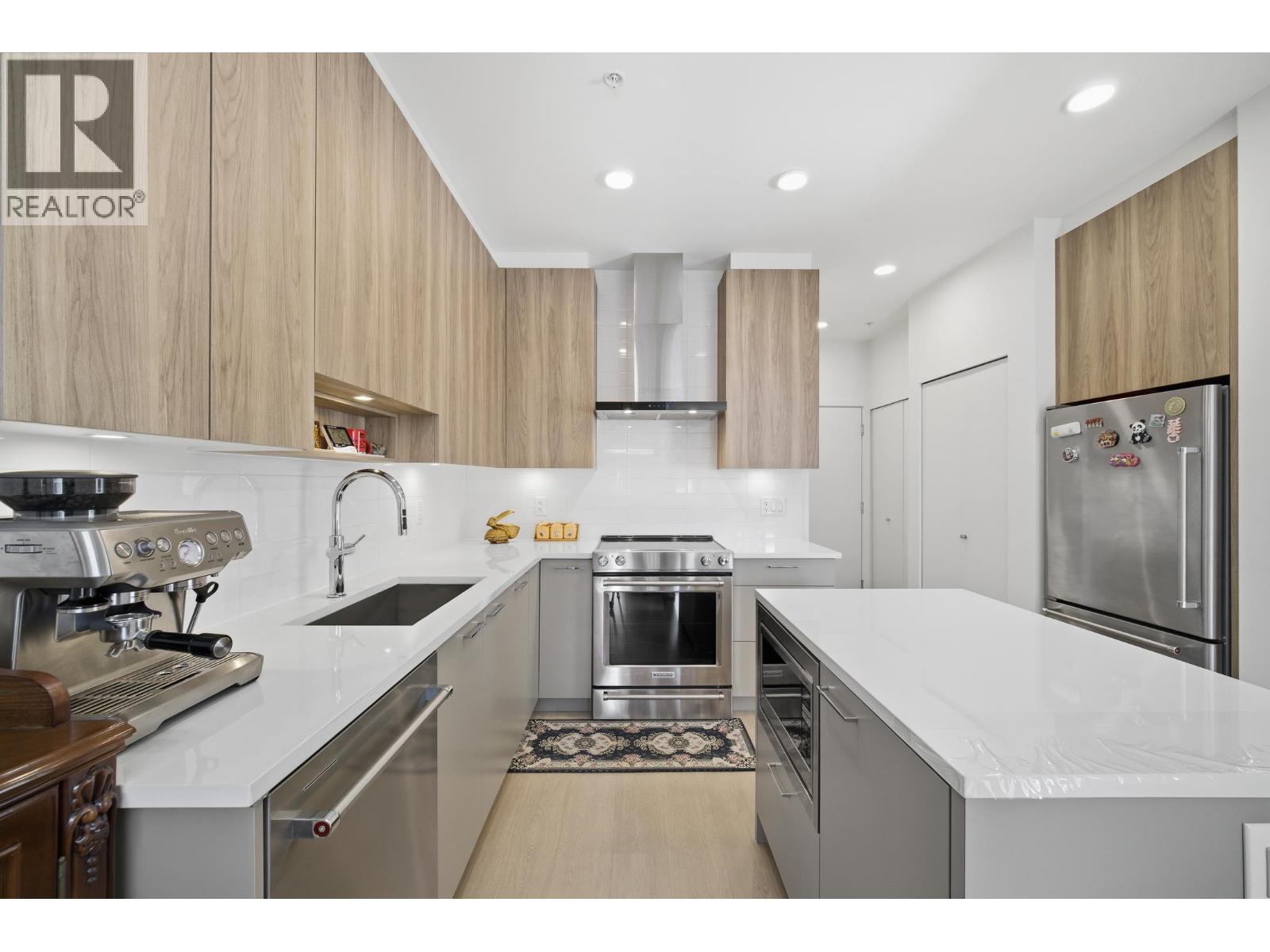 309 7588 16TH STREET, Burnaby