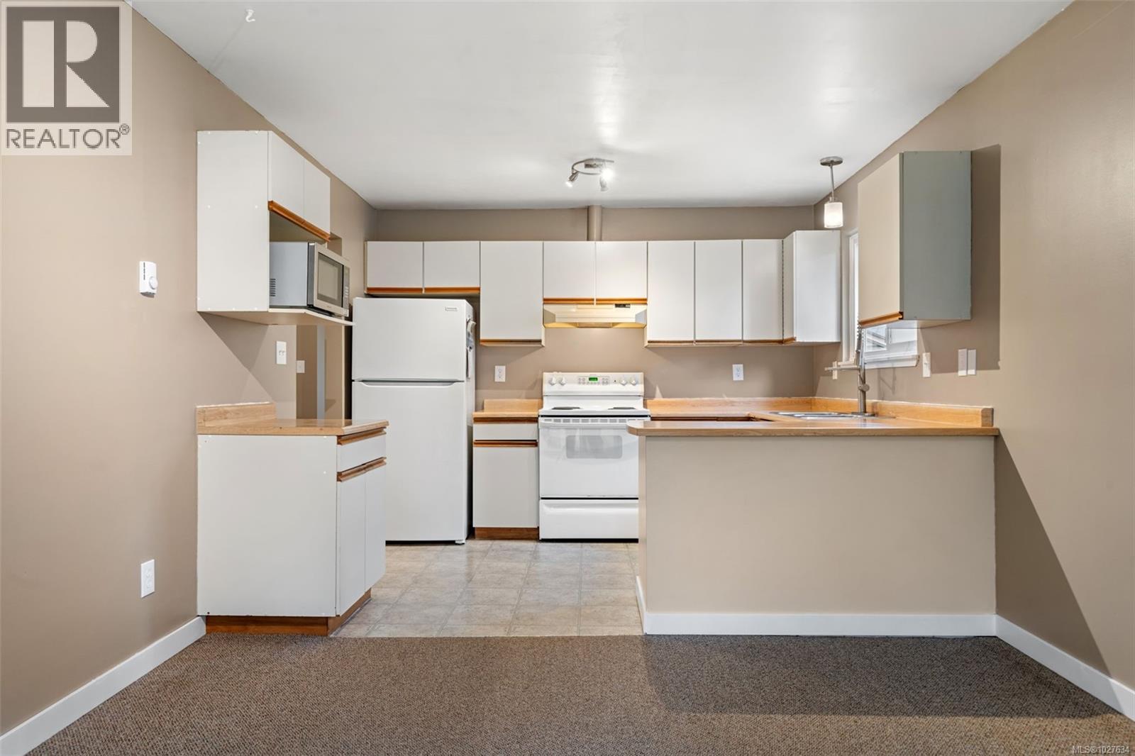 772 Mapleton Pl, Saanich