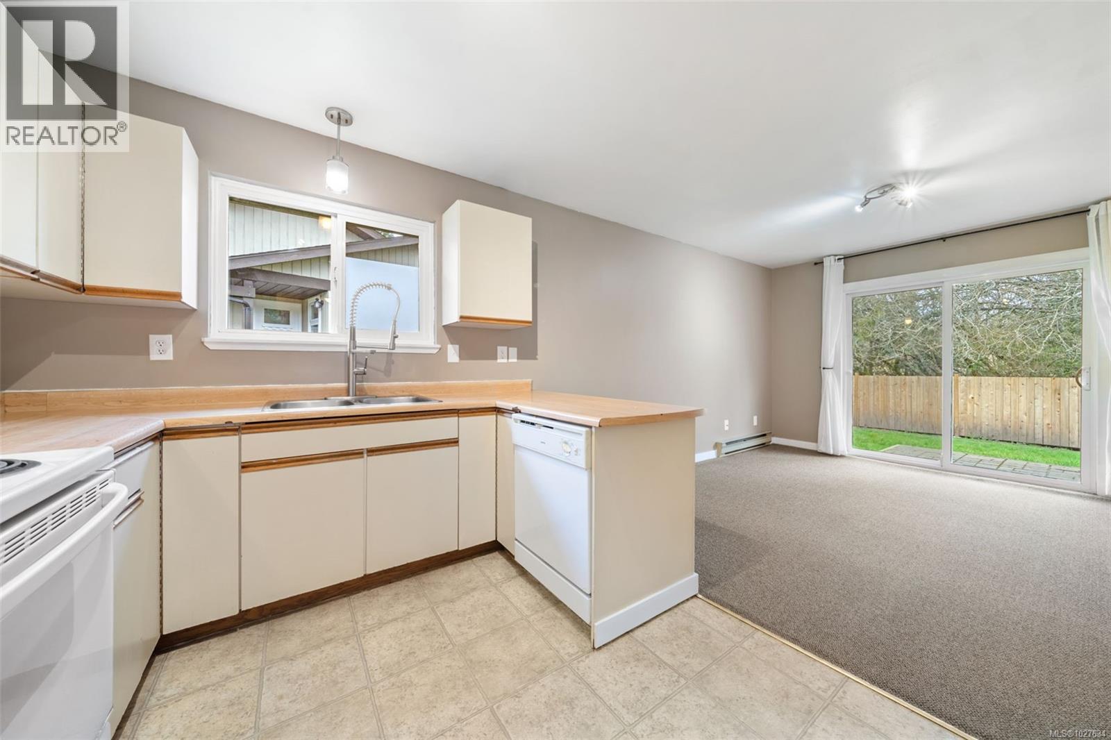 772 Mapleton Pl, Saanich