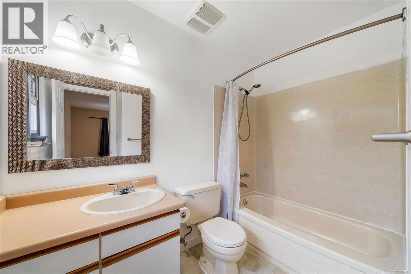 772 Mapleton Pl, Saanich